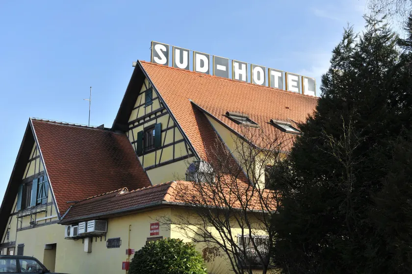 Sud Hotel - Image 1