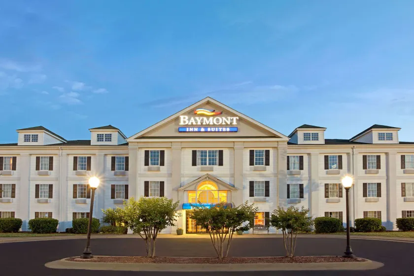 Baymont by Wyndham Pearl - Image 1