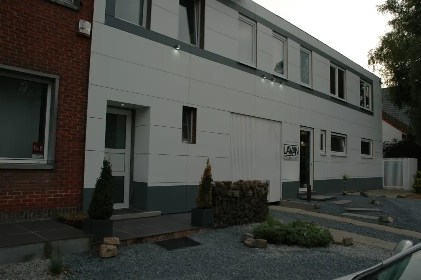 Lavan - Image 1