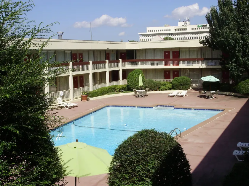 Trade Winds Central Inn - Image 1