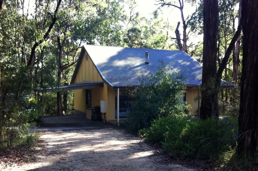 Idyllic Retreat For 4 People in Beautiful Otway Ranges, Recharge & Refresh in Hot Tub - Image 1