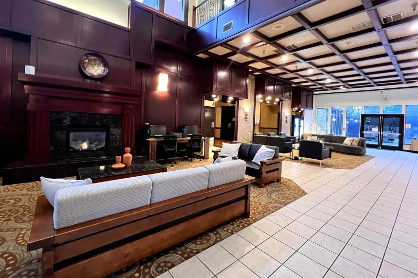 Ramada by Wyndham Tukwila Southcenter - Image 1