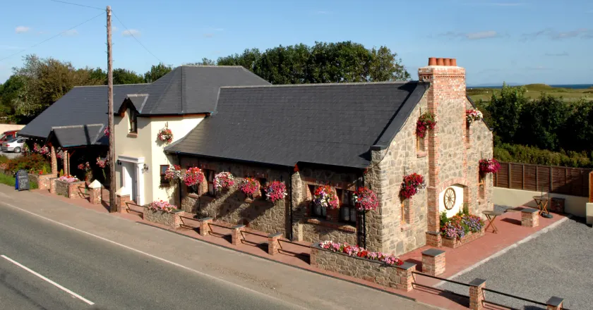 New Overlander Inn - Image 1