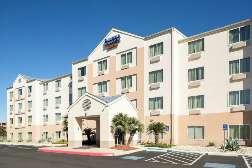 Fairfield Inn & Suites by Marriott San Antonio Downtown/Market Square - Image 1
