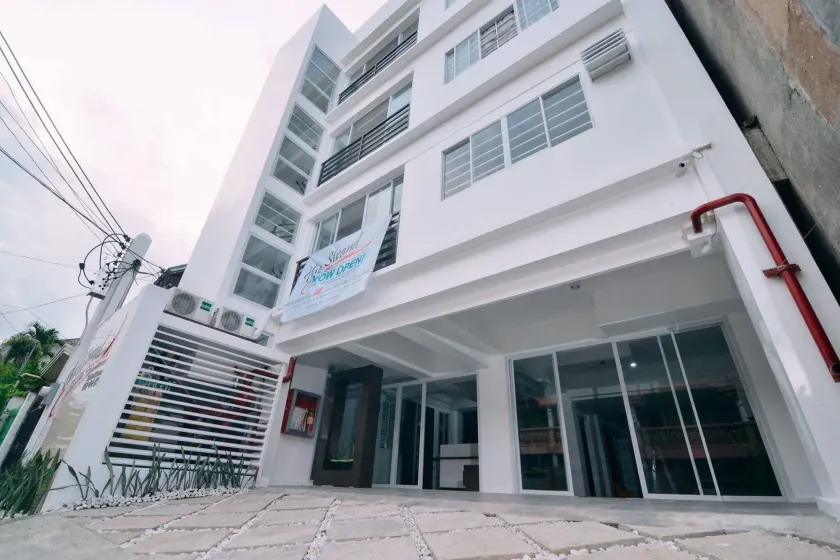 The Strand Suites and Dormitel - Image 1