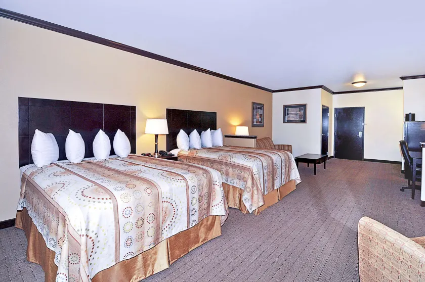 Best Western Plus Royal Mountain Inn & Suites - Image 1