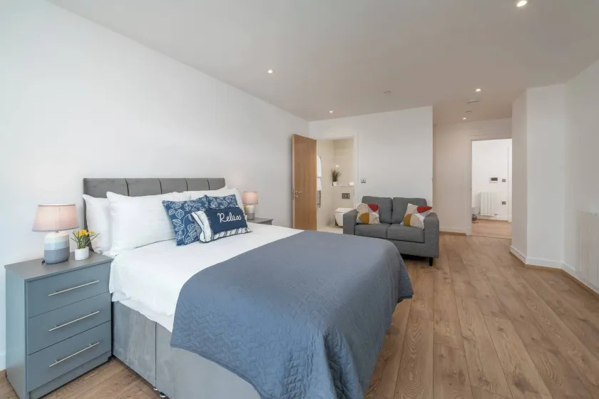 Skyvillion - London River Thames Top Floor Apartments by Woolwich Ferry, Mins to London ExCel, O2 Arena , London City Airport with Parking - Image 1