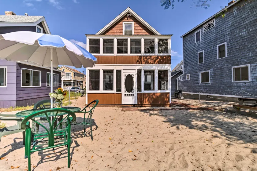 Beachfront Connecticut Retreat w/ Views! - Intérieur
