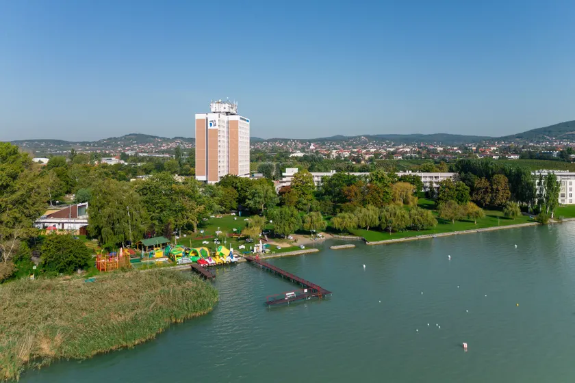 Danubius Hotel Marina - Image 1