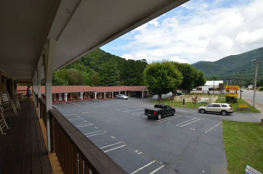 Travelowes Motel - Maggie Valley - Image 1
