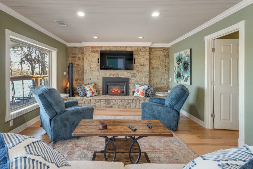 Lake Dardanelle Home w/ Dock! Fish On-site - Image 1