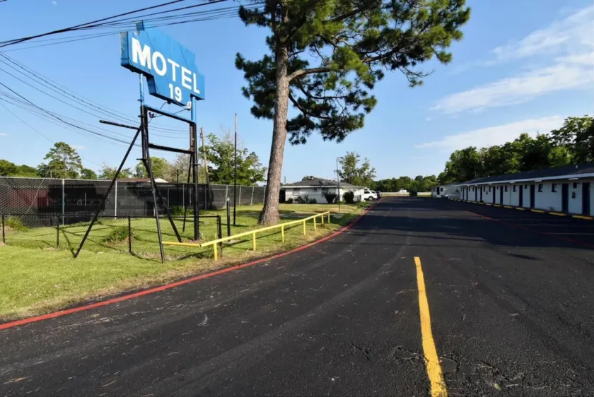 Motel 19 By Capital O Baytown I-10 - Image 1