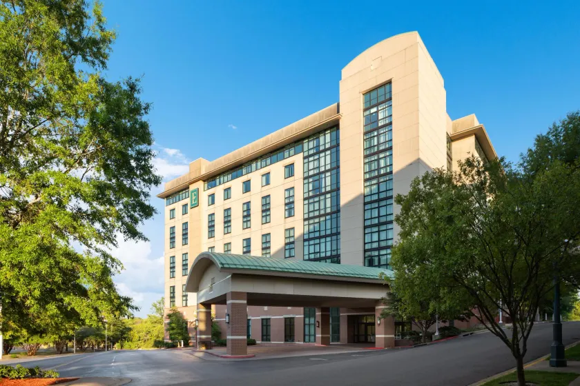 Embassy Suites by Hilton at Hot Springs Convention Center - Image 1