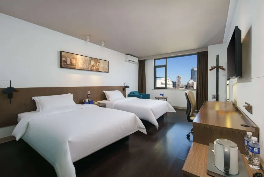Microtel by Wyndham Kunming City Center - Image 1