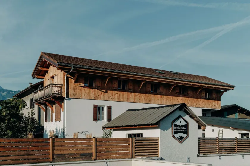 La Villa d'Hélène Chambre d'hôtes BnB - Cluses - Parking Voiture - Moto - Vélo - Image 1