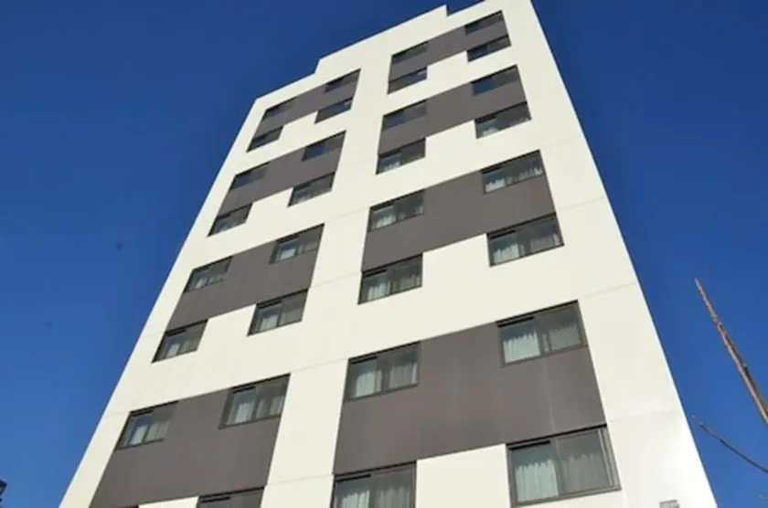 LIC Plaza Hotel - Image 1