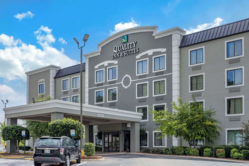 Quality Inn & Suites Chattanooga West near Lookout Mountain - Image 1