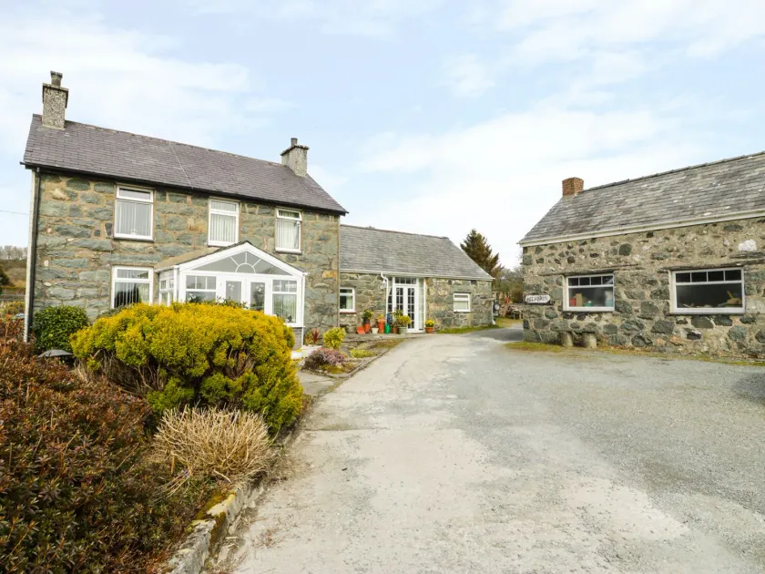 Bwthyn Ael Y Bryn - Image 1