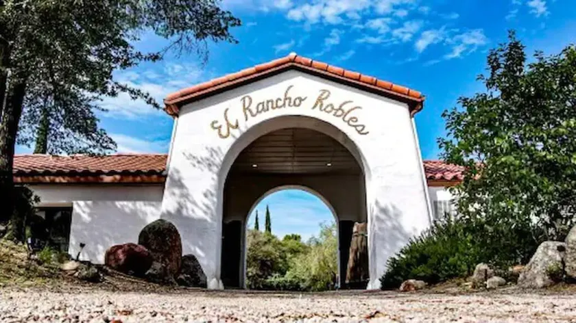 El Rancho Robles - Image 1