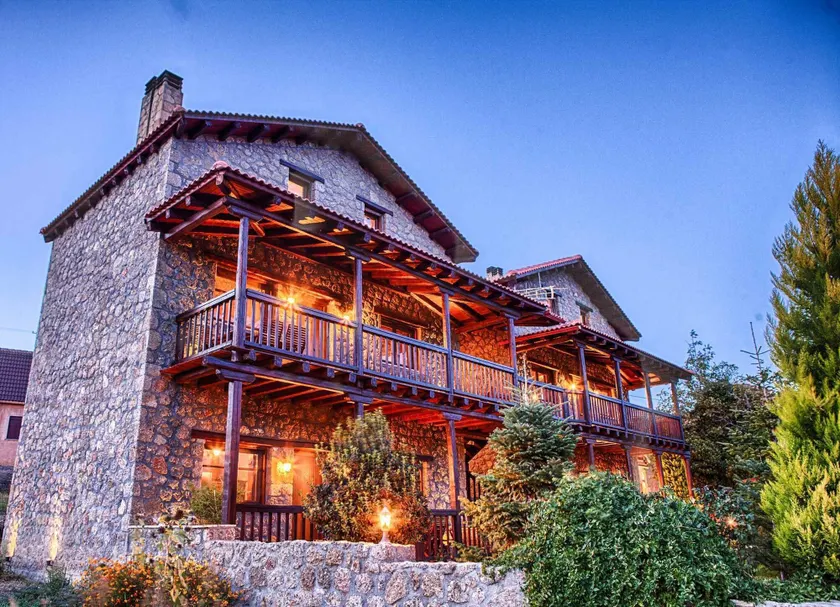 Pera Alonia Guest House - Image 1