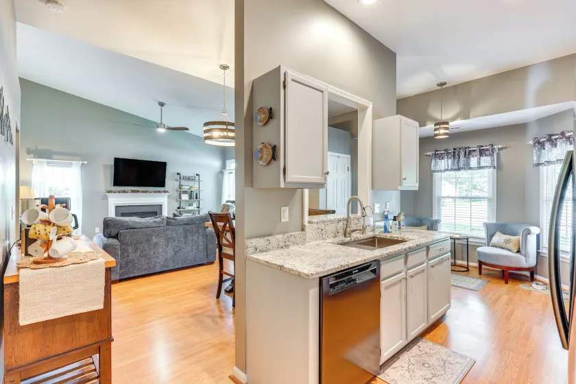 Wilmington Family Home: 6 Mi to Wrightsville Beach - Interior