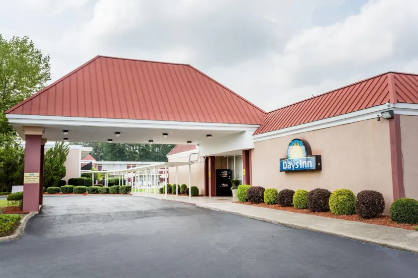Days Inn by Wyndham Goldsboro - Image 1