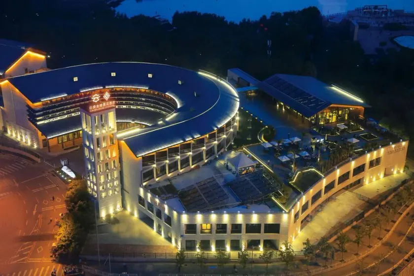 Yun-zen Jinling Lotus Hotel - Image 1