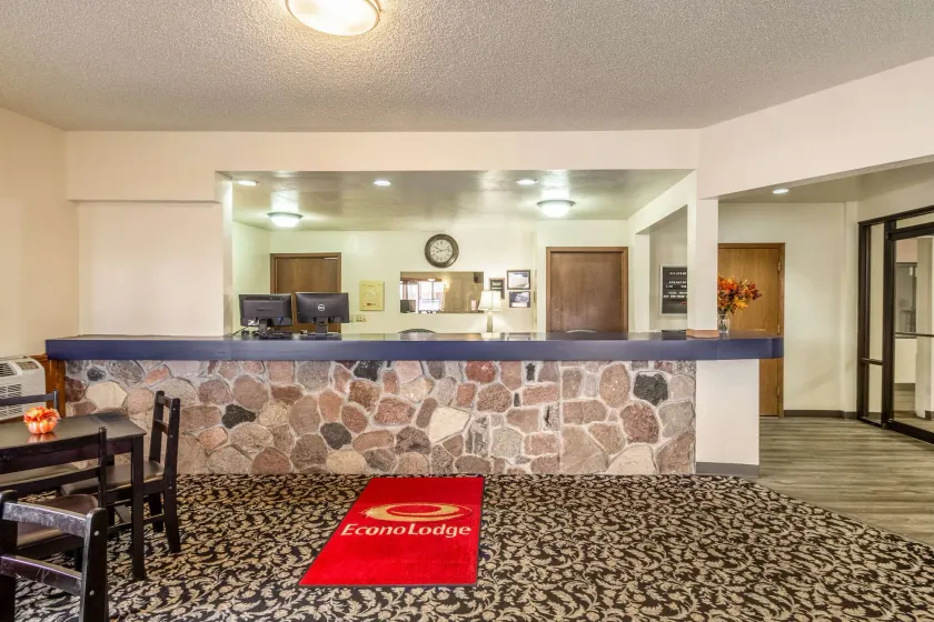 Econo Lodge Waupaca - Image 1
