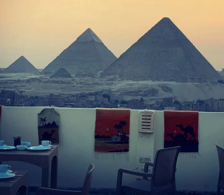 9 Pyramids Inn - Image 1