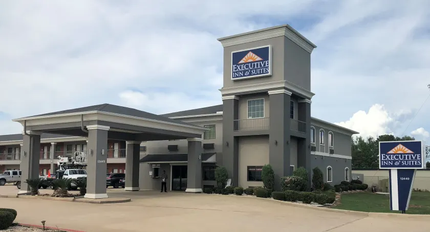 Executive Inn and Suites Joaquin - Image 1