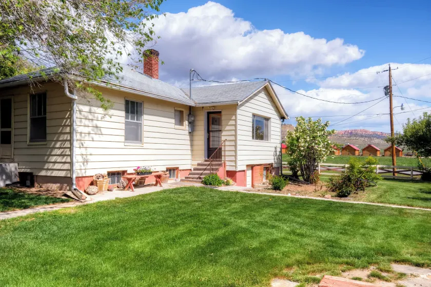 Charming Tropic Home by a Farm: Near Bryce Canyon! - Image 1