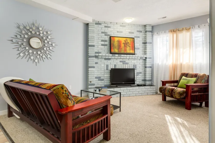 4 Bedroom Suite in Calgary - Image 1