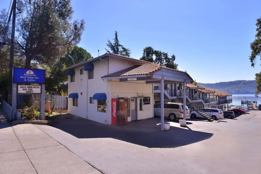 Americas Best Value Inn and Suites Clearlake - Image 1