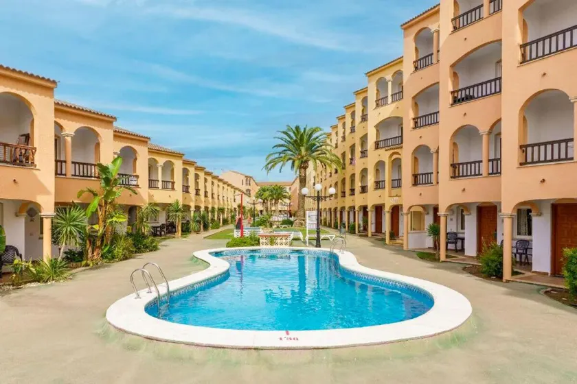 Apartamentos turísticos Jardines del Plaza - Image 1