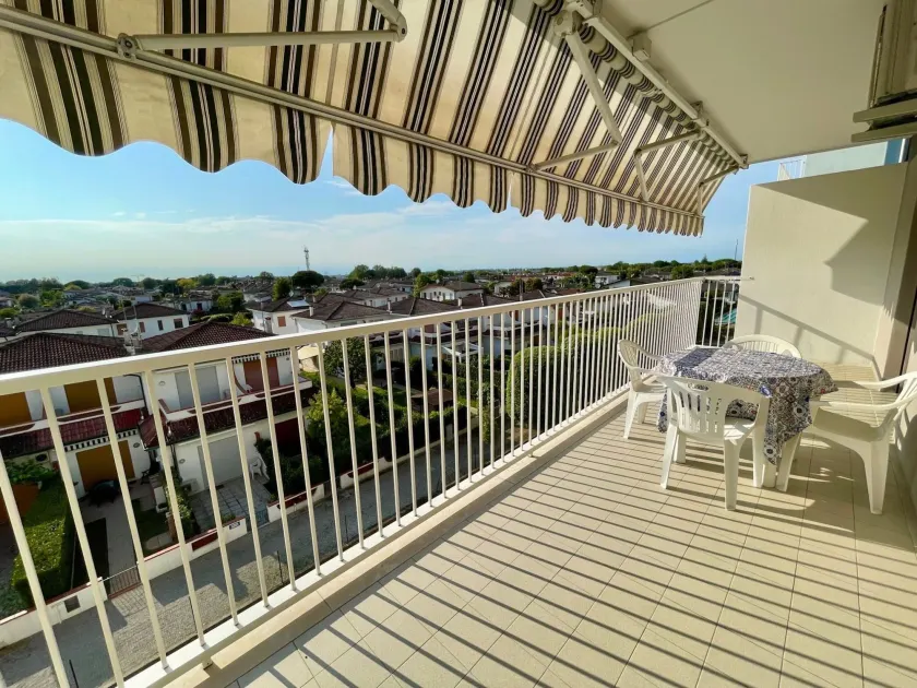 Comfy flat with terrace 250mt from the sea - Image 1