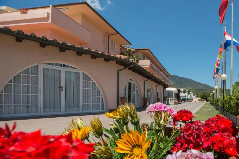 Hotel Riva del Sole - Image 1