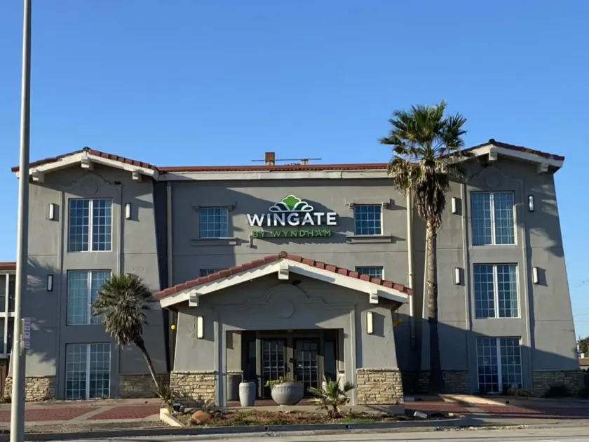 Wingate by Wyndham Galveston Beachfront at the Seawall - Image 1