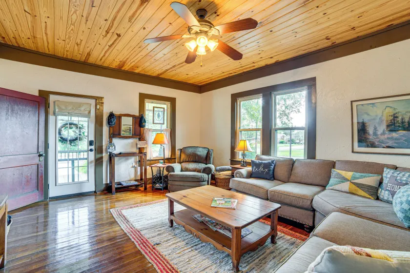 Welcome to Your Peaceful East Texas Escape! - Image 1