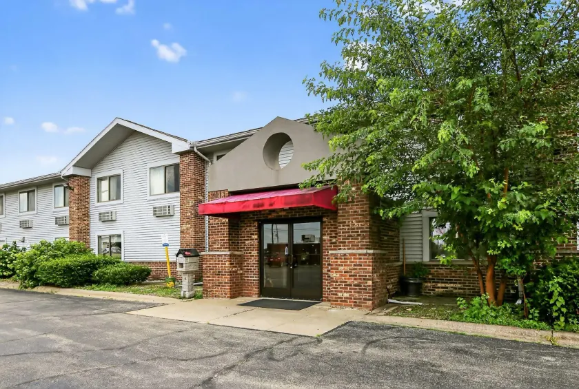 Econo Lodge Princeton - Image 1