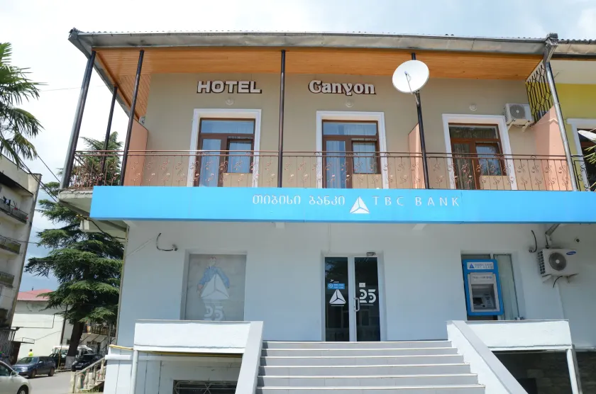 Canyon Hotel - Image 1