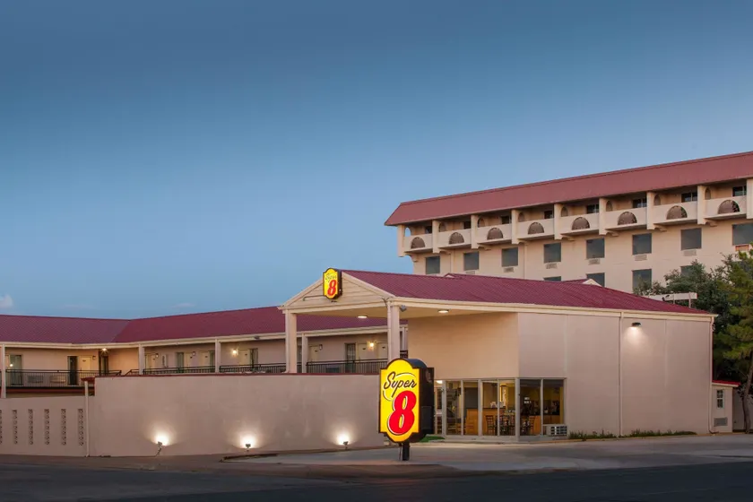 Super 8 by Wyndham Lubbock Civic Center North - Image 1