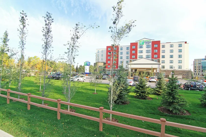 Holiday Inn Express and Suites Calgary University by IHG - Image 1