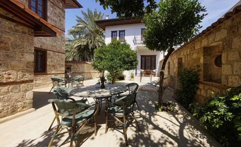 Minyon Hotel - Image 1