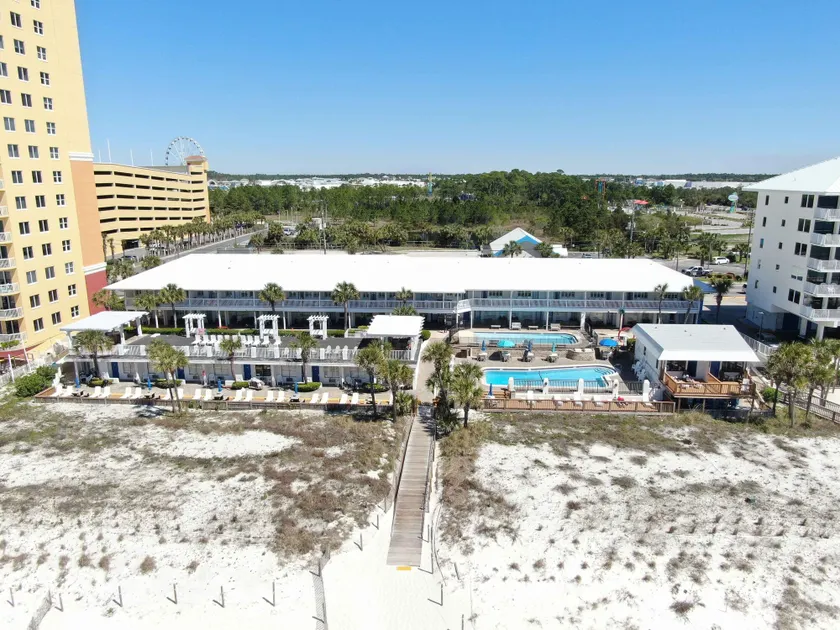 The Driftwood Lodge - Image 1
