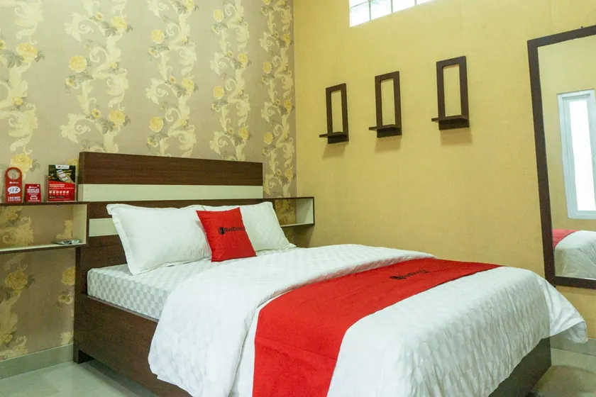 RedDoorz near Benteng Van Den Bosch - Image 1