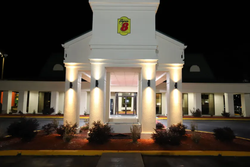 Super 8 by Wyndham Florence SC I-95 North - Hwy 76 - Image 1