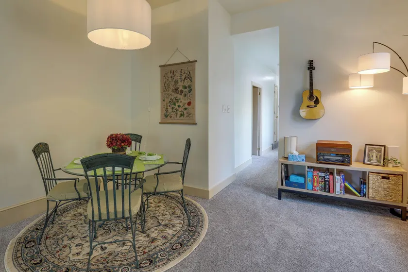 Walk to Restaurants & Shops: Apt in Pennsylvania! - Interiör