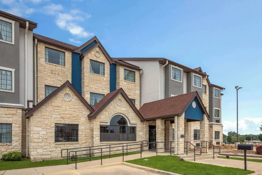 Microtel Inn & Suites by Wyndham Buda Austin South - Image 1