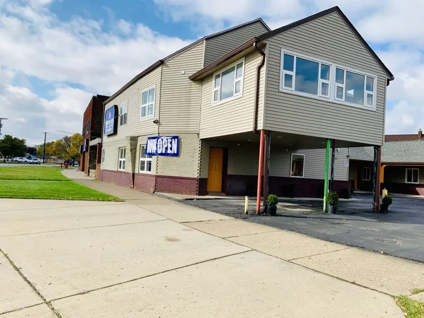 Motor City Inn & Suites - Image 1