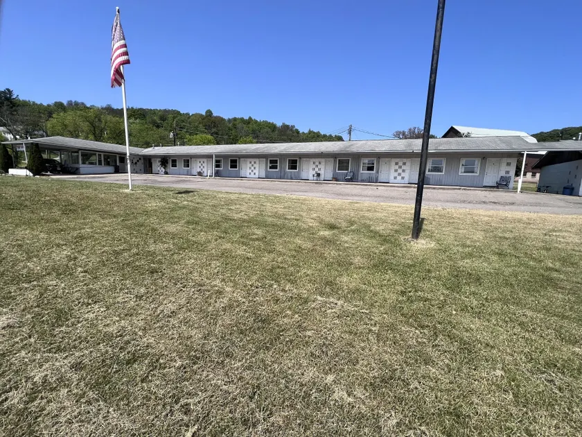 Troy Motel - Image 1